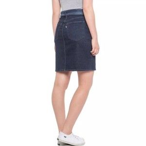 NWT Levi's Embroidered Button-Front Denim Skirt size 29